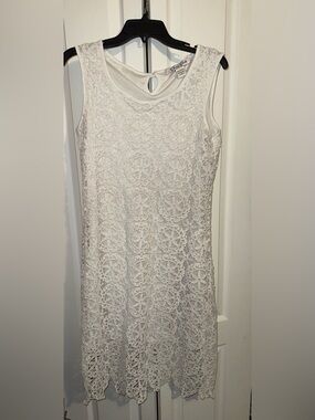 White Lace Sleeveless Dress